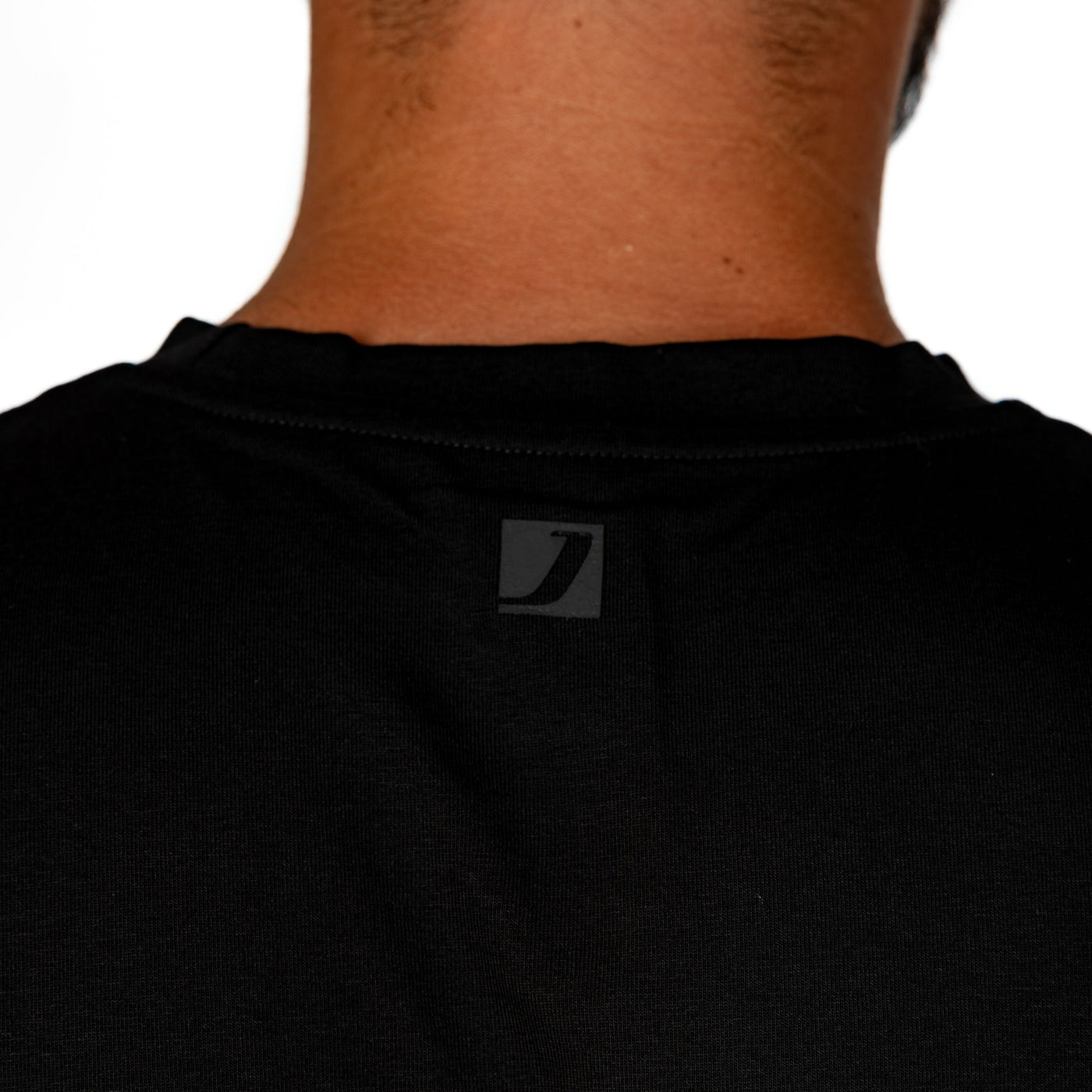 CAMISETA SÍMBOLO NEGRO/SOMBRA